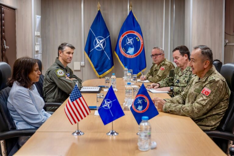 Gjeneralmajor Ulutaş priti në takim Anu Prattipati