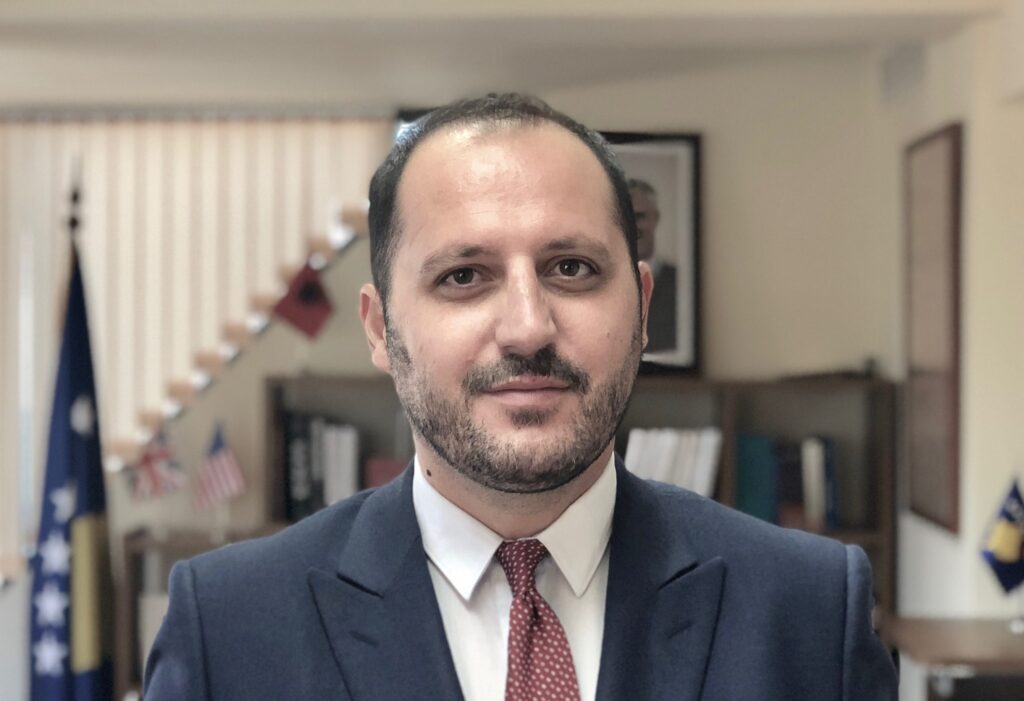 Cana kritikon Kurtin: Një detyrë të klasës së 7-të s’ka ditë me e zgjidhë