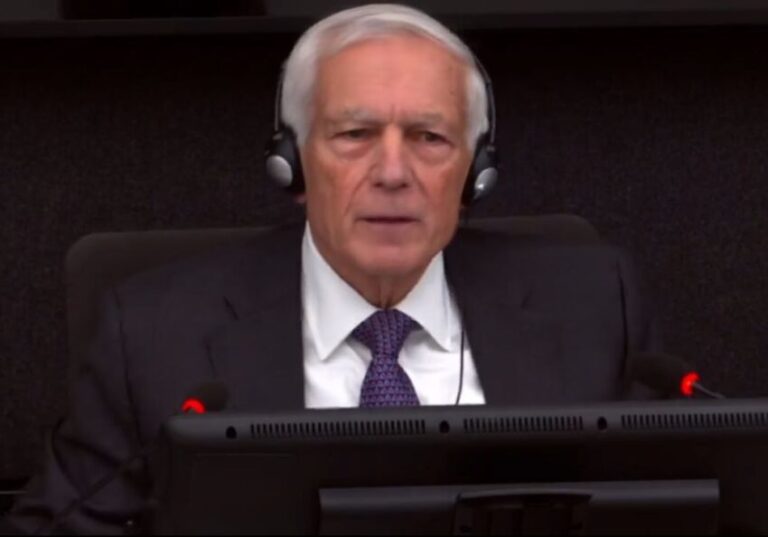 Clark flet për sulmin e Serbisë ndaj familjes Jashari në vitin 1998