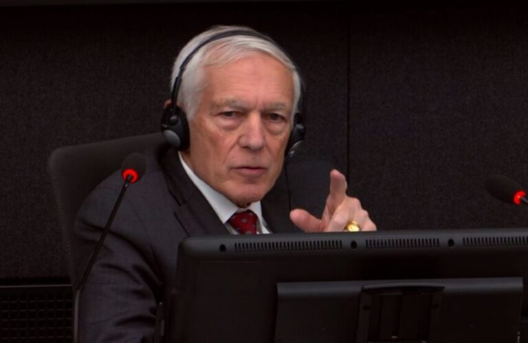  Clark: Unë i kërkova Thaçit të na ndihmonte