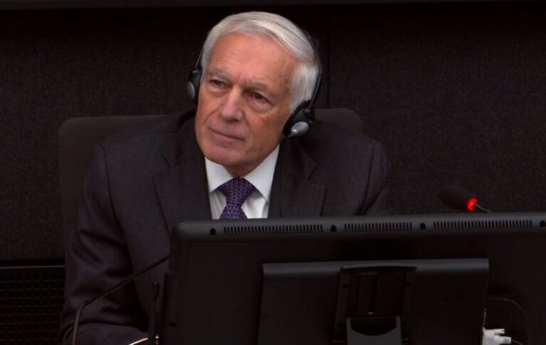 Sulmet serbe ndaj popullatës në Kosovë ishin në rritje – Clark nis dëshminë në Hagë