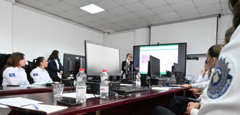 Dogana e Kosovës realizonr trajnim të specializuar për stafin doganor