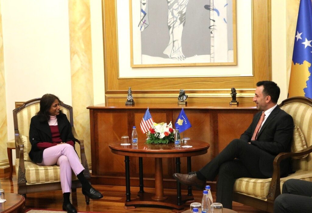 Basha pret në takim Prattipatin