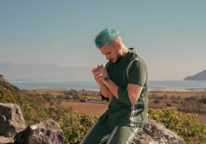 David Dreshaj publikon “Lady Flame”