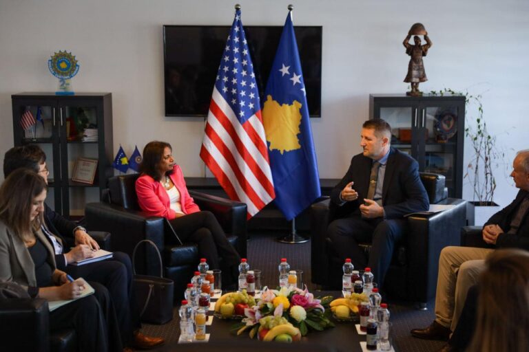 Vizita e të Ngarkuarës me Punë të SHBA-së në Doganën e Kosovës