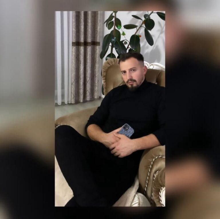 Arjeta ka publikuar një fotografi të bashkëshortit të ndjerë