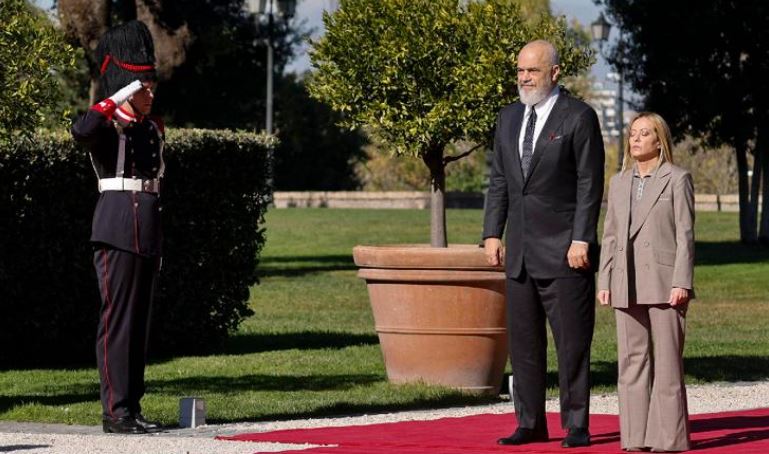 Rama mbërrin në Romë, pritet nga Meloni
