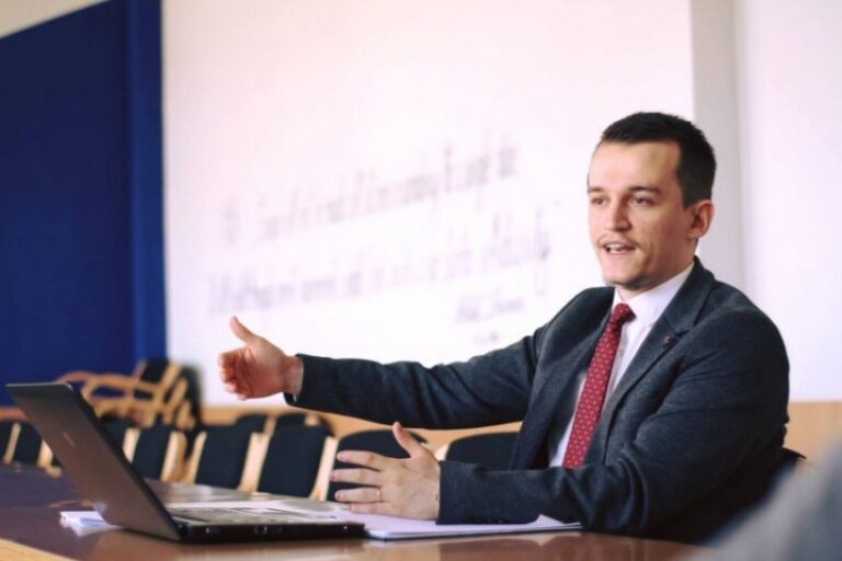 Cakolli: Fuqia politike matet me buxhetin që qeveriset