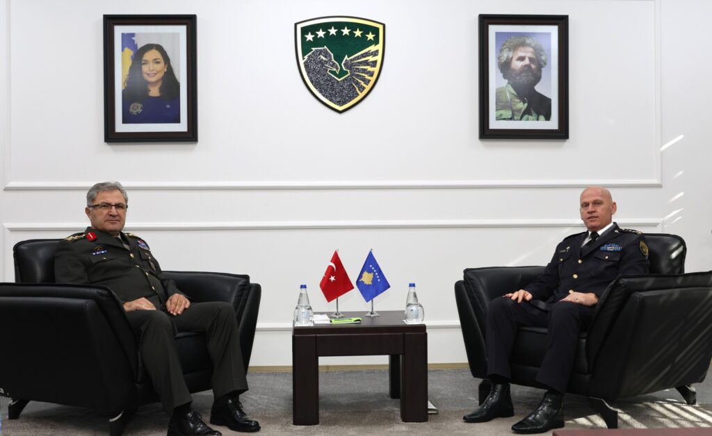 Komandanti i FSK-së pret në takim Komandantin e Forcave Tokësore të Turqisë
