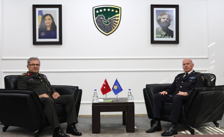 Komandanti i FSK-së pret në takim Komandantin e Forcave Tokësore të Turqisë