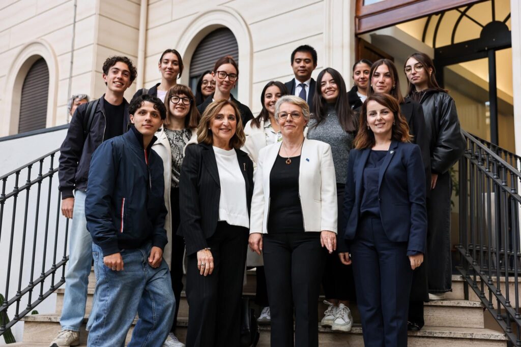 Ministrja Gërvalla me studentët e LUMSA-s: “Ballkani midis demokracisë dhe diplomacisë”