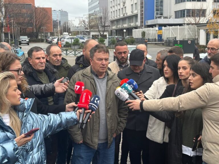 Haliti i qartë: Nuk vazhdojmë punën deri të dalin paratë