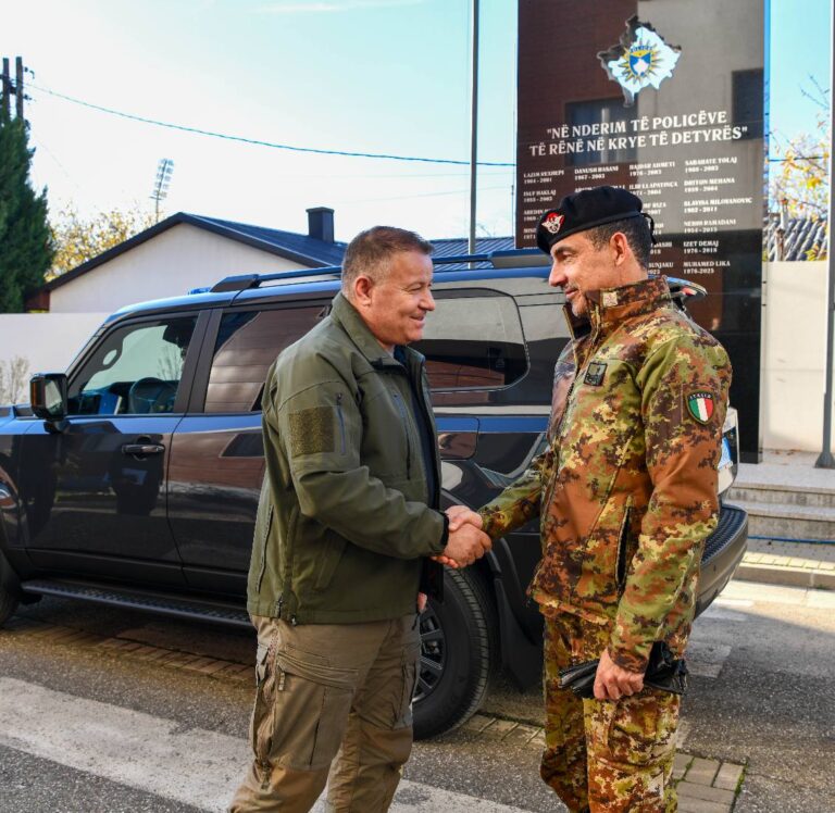 Hoxha pret në takim  zv/komandantin e KFOR-it