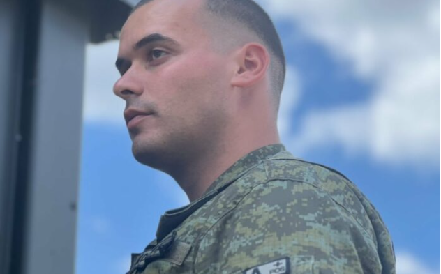 Suspendohet ushtari i FSK-së që po gjykohet për sulm seksual në Angli