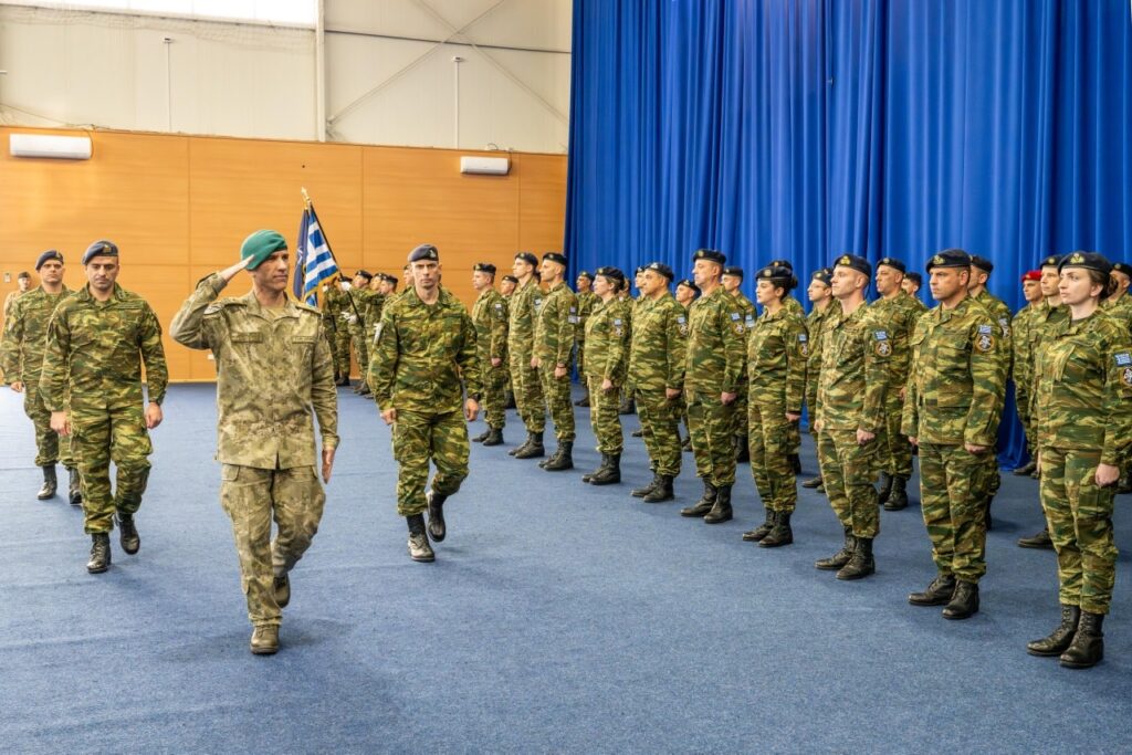 Anëtarët e kontingjentit grek marrin Medaljen Jo-Neni 5 të NATO-s