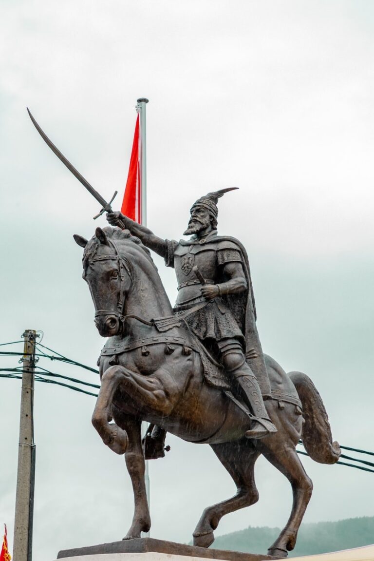 Përurohet shtatorja e Skënderbeut në Kërçovë