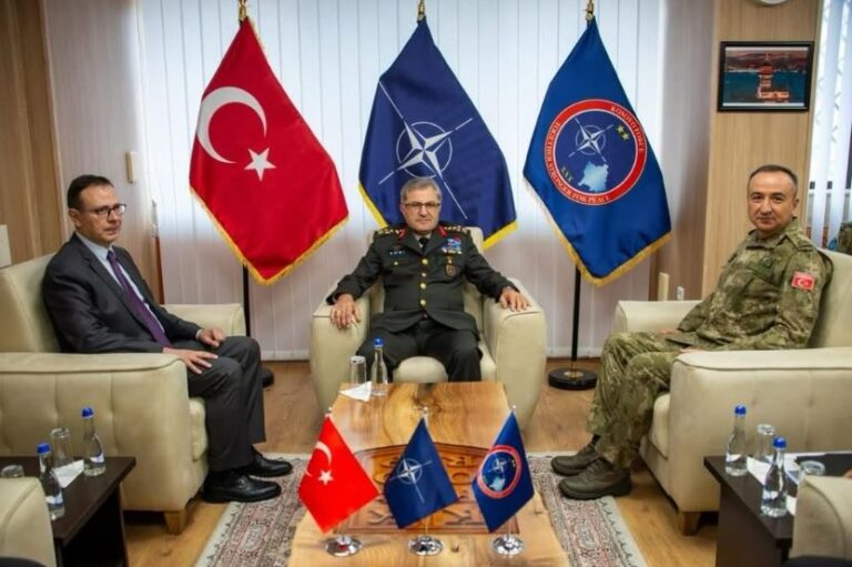 Komandanti I KFOR-it priti në takim Gjeneralin Metin Tokel