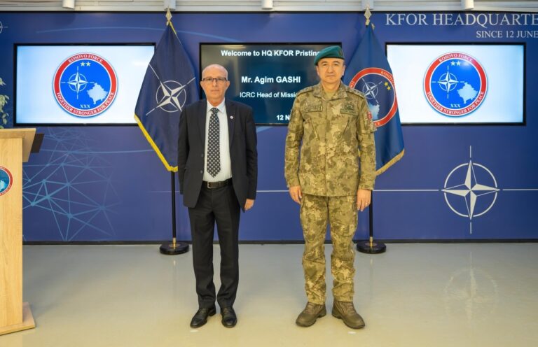 Komandanti I KFOR-it pret në takim shefin e misionit ICRC në Kosovë