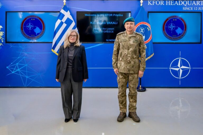 Komandanti I KFOR-it, priti në takim  shefen e Zyrës Ndërlidhëse të Greqisë në Kosovë,