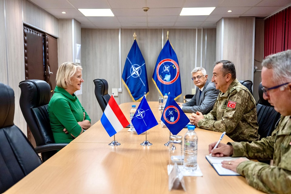 Komandanti I KFOR-it mirëpriti në takim Chargé d’Afairs a.i. të Mbretërisë së Holandës