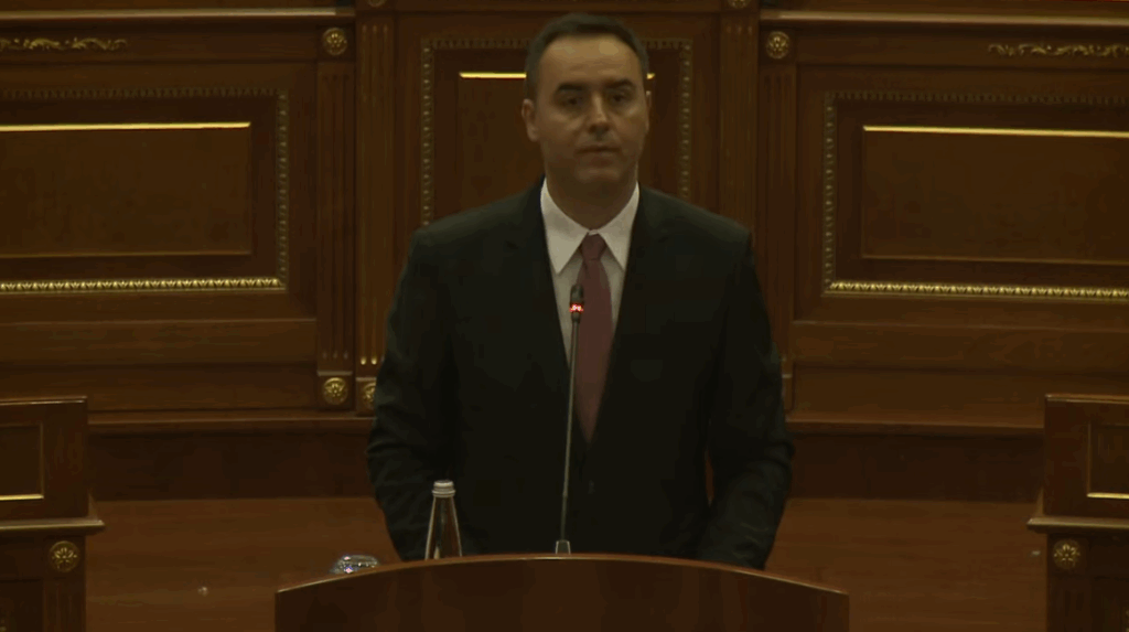 Fillon seanca për Qeverinë, Konjufca prezanton kabinetin qeveritar