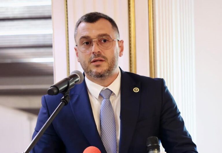 Krasniqi: AAK-ja duhet të shqyrtojë bashkëpunimin me LVV-në