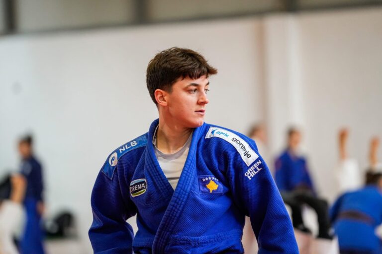 Laura Fazliu në repasazh të Abu Dhabi Grand Slam 2025