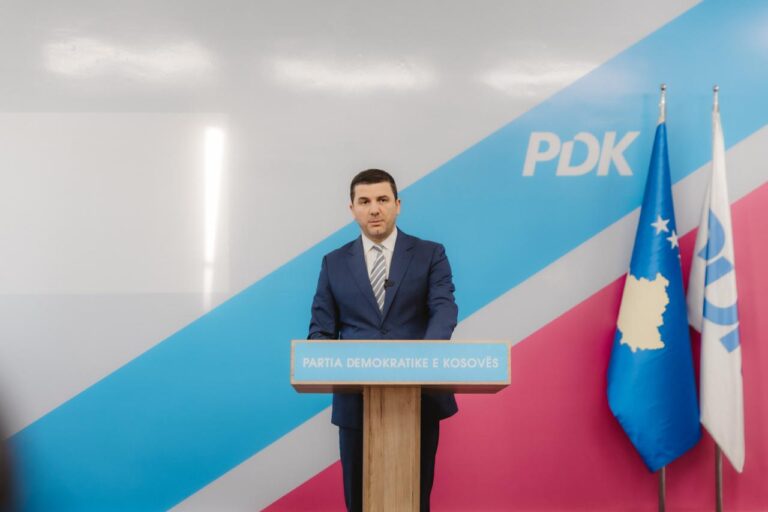 Krasniqi: Thaçi e Veseli nuk përzihen në vendimet e PDK-së