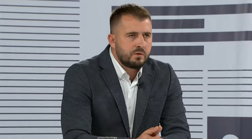 Lushtaku paralajmëron padi për ofendime e  Adriana Matoshit