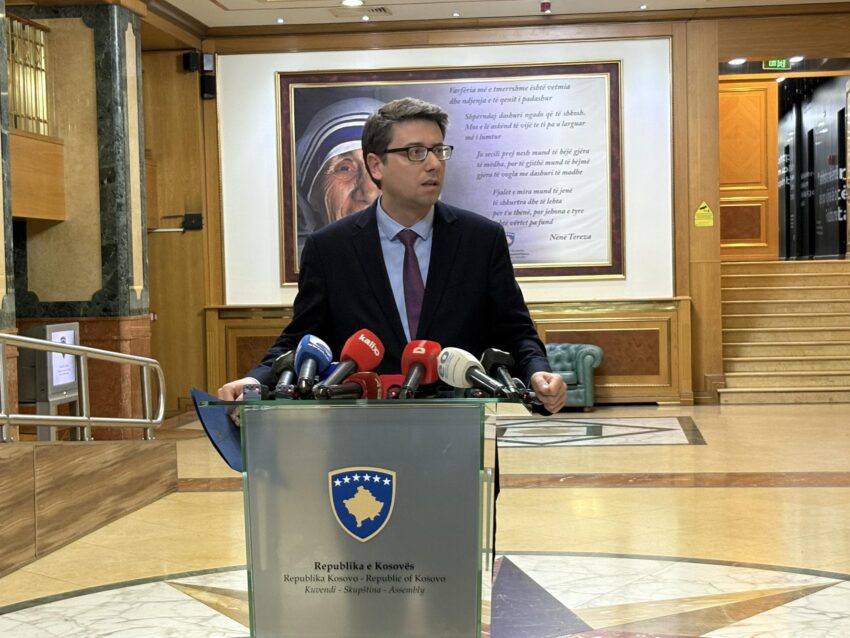 Murati: Opozita e Lista Serbe janë barrikaduar kundër Kurtit