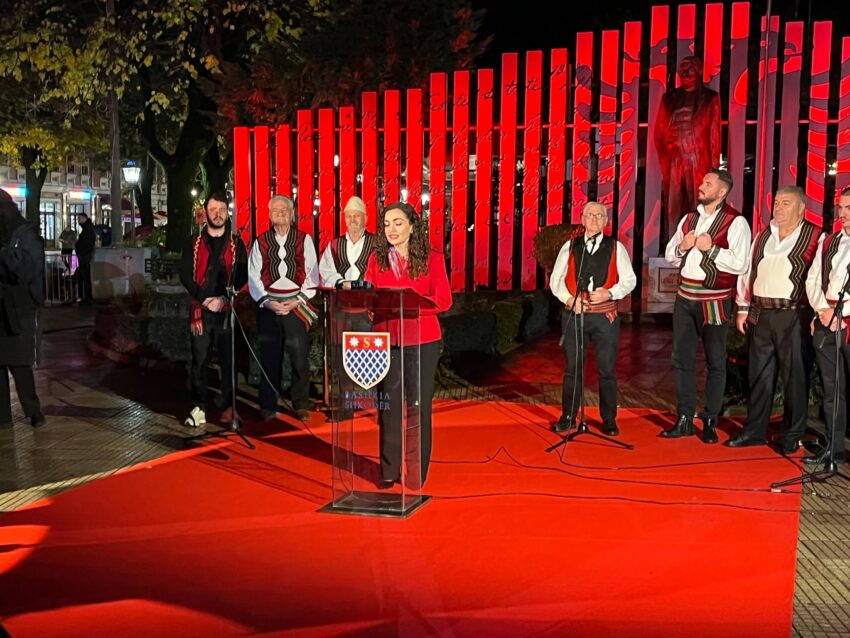 Osmani merr pjesë në “Sofrën Shqiptare” në Shkodër në kuadër të festimeve të 28 Nëntorit