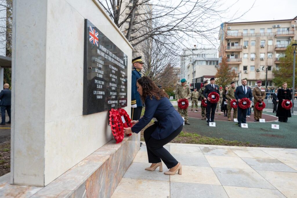 Presidentja Osmani nderoi ushtarët britanikë në Ditën e Përkujtimit të Mbretërisë së Bashkuar