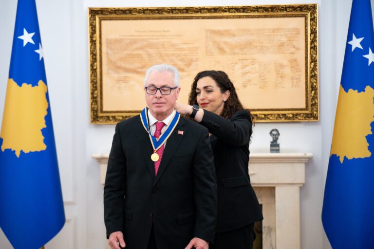 Osmani nderon me Urdhrin e Lirisë, Harry Bajraktarin