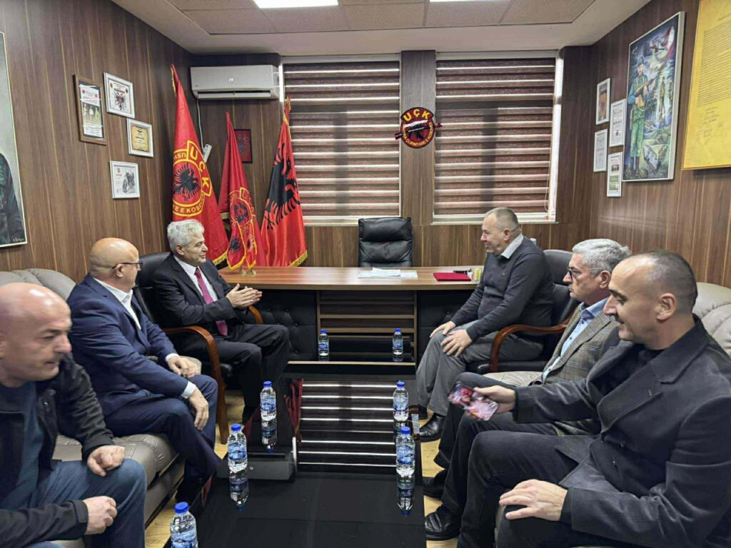 Ahmeti viziton OVL-UÇK-në, dakordohen që protesta e radhës të organizohet në Shkup