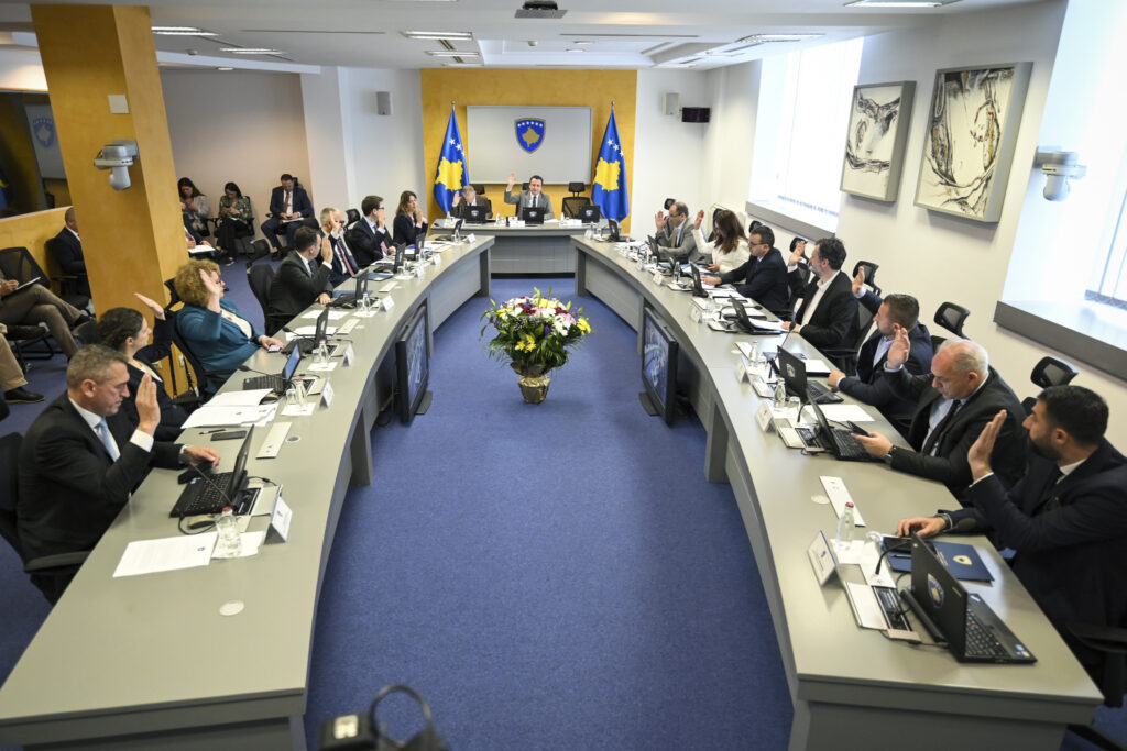 Qeveria në detyrë mbanë mbledhje elektronike, miratohen disa vendime