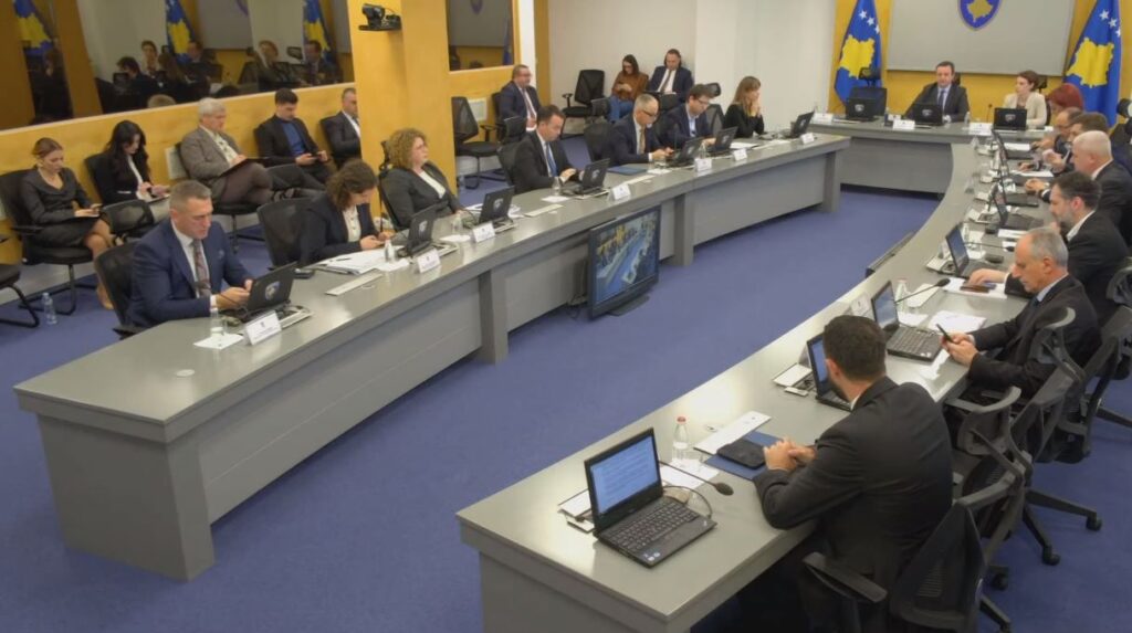 Qeveria miraton kërkesën e MF-së për kursime dhe ndarje