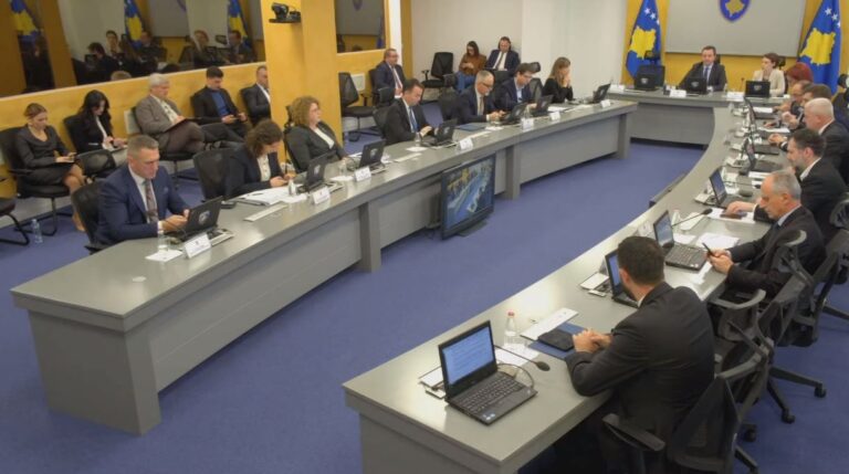 Qeveria miraton kërkesën e MF-së për kursime dhe ndarje