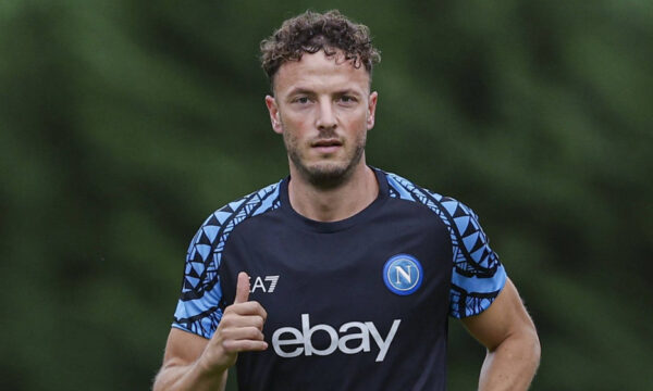 Rrahmani ndahet nga e dashura? Ky detaj në rrjetet sociale ngre dyshime