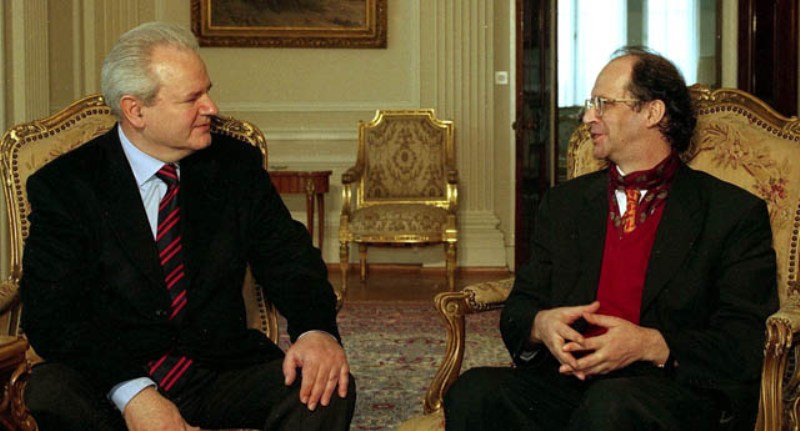 Hill: Takimi mes Rugovës dhe Millosheviqit u inkurajua nga amerikanët