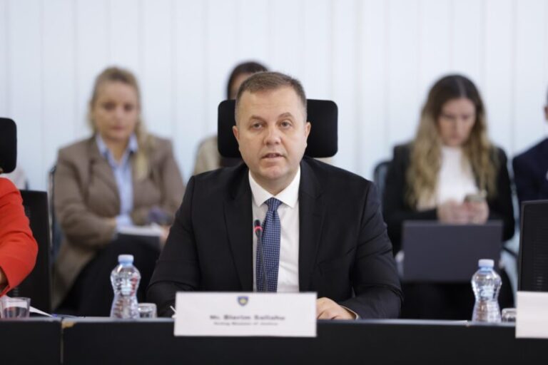 Sallahu kritikon vonesën e Kushtetueses për Ligjin për Byronë