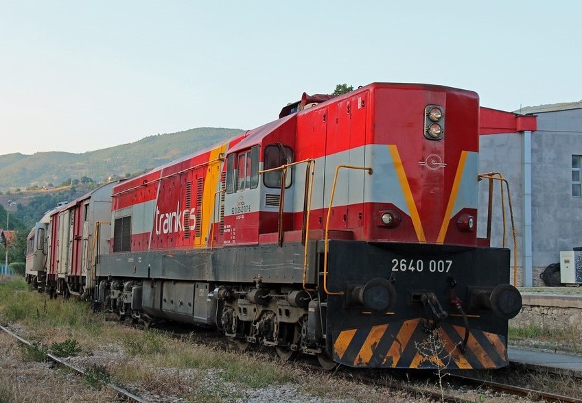 Dëmtohen vagonët e sapo-riparuar të trenit