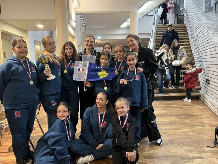 “Dance With Tringa” nga Peja, shkëlqen në Paris, rrëmben çmimin e tretë