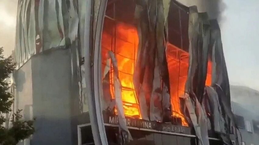 Përfshihet nga flakët një depo parfumesh në Turqi, humbin jetën 6 persona