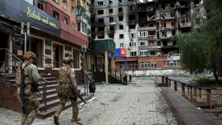 Beteja për Pokrovskun vazhdon, Rusia pretendon avancimin në qytet, ukrainasit e mohojnë