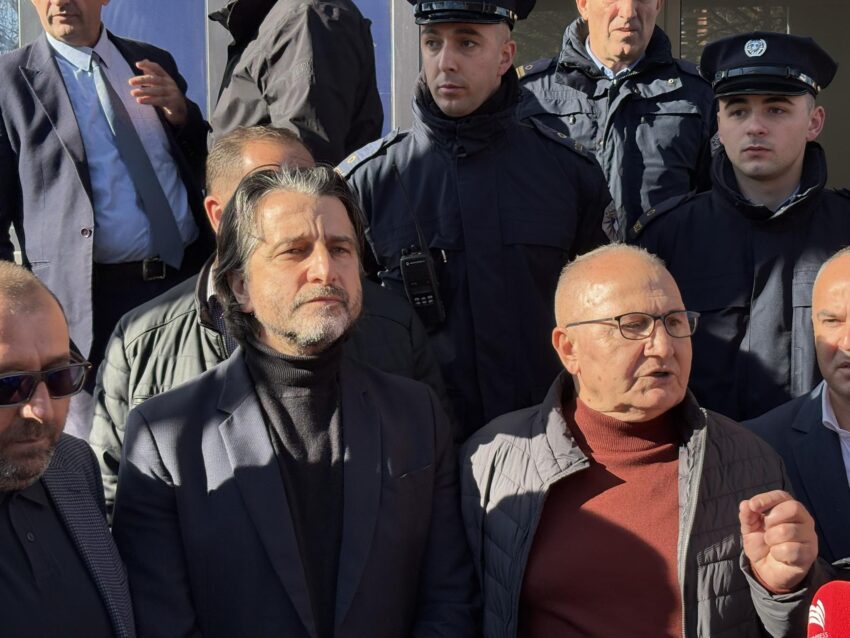 Punëtorët e “Trafikut Urban” thirrje Kurtit e Muratit: Dilni edhe takona