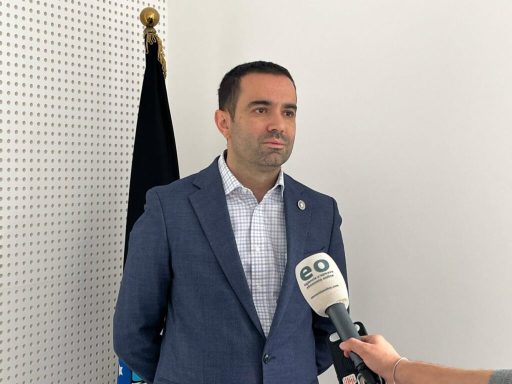 Zeka: Investimet e munguar dhe kriza politike rrezikojnë rritjen ekonomike të Kosovës