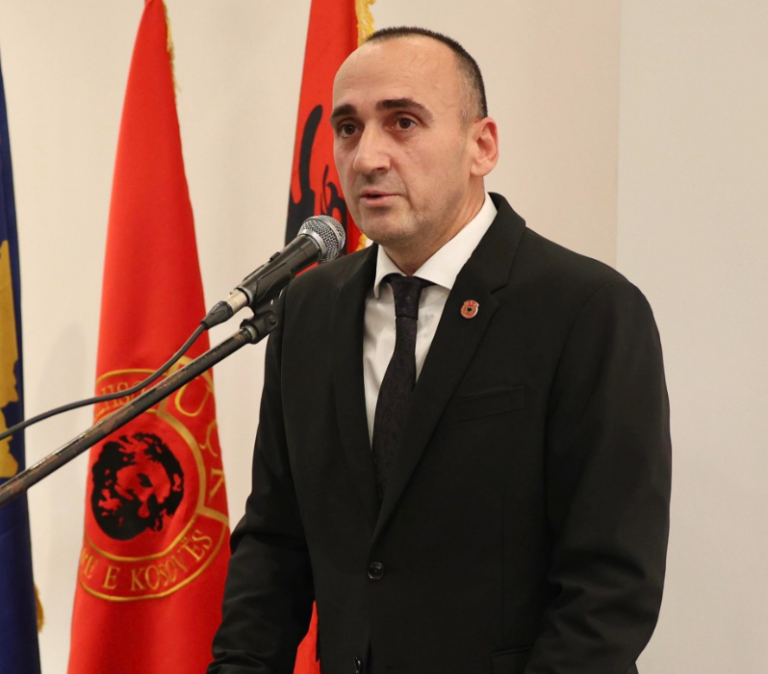 Syla u bën thirrje ish-luftëtarëve të mos shkojnë në protestën e Shkupit