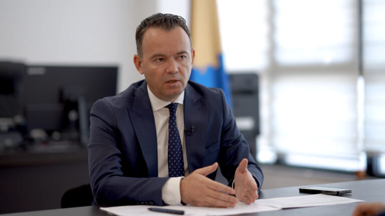 Peci: Do të propozoj që ura mbi Ibër të mbajë emrin e Albin Kurtit