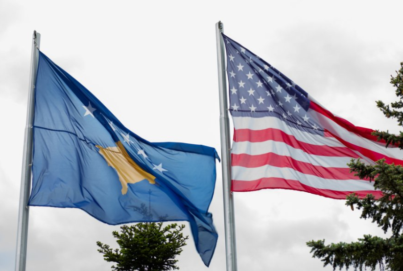 Ambasada e ShBA-së uron Kosovën për Vitin e Ri 2026