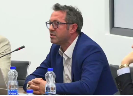 Alban Krasniqi kritikohet për shkelje të betimit në KQZ, tregon si të votohet VV